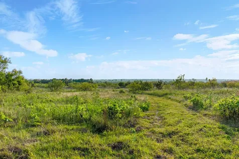 3005 Us Highway 77 Lott TX 76656