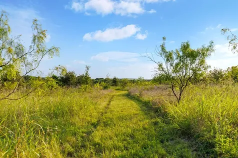 3005 Us Highway 77 Lott TX 76656