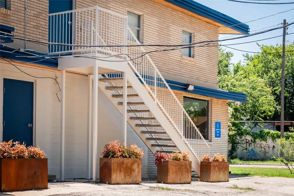 1813 Balboa Place Dallas TX 75224