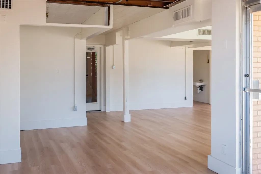 1813 Balboa Place Dallas TX 75224