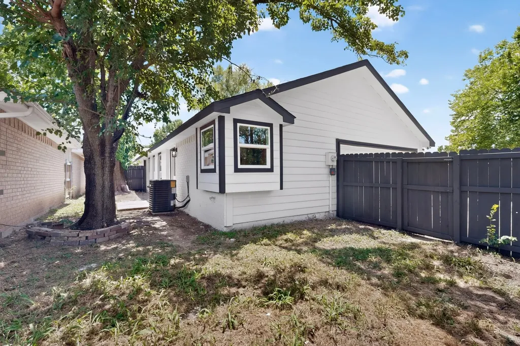 2607 Winter Oak Street Dallas TX 75227