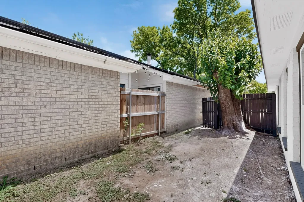 2607 Winter Oak Street Dallas TX 75227