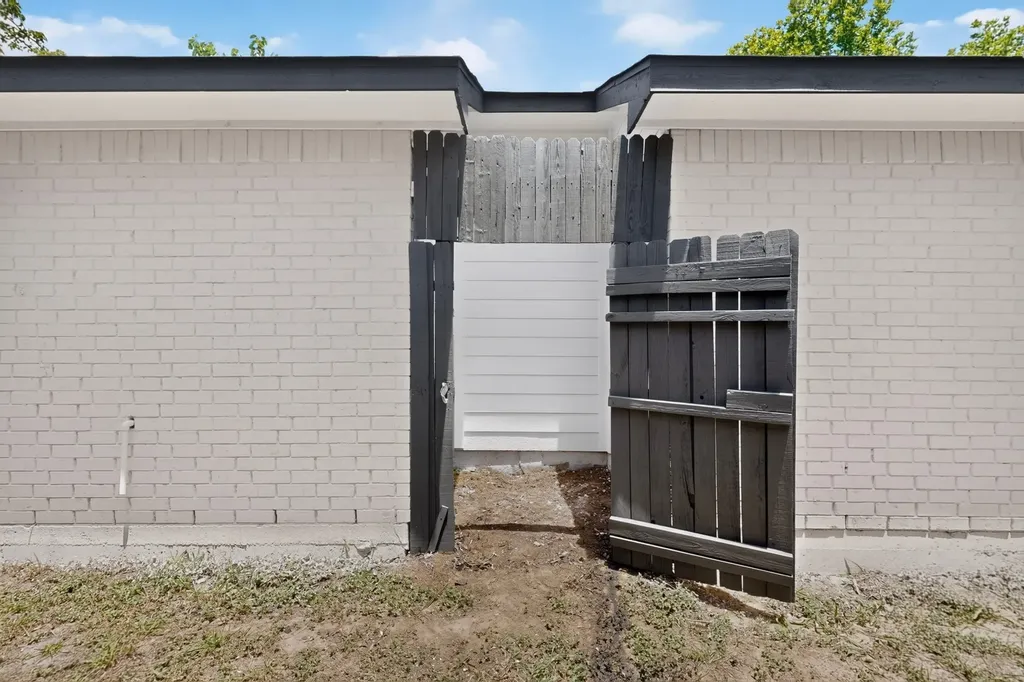 2607 Winter Oak Street Dallas TX 75227