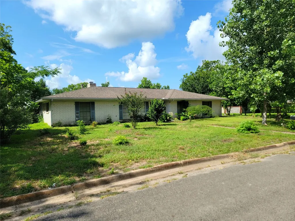 706 W Fourth Clarksville TX 75426