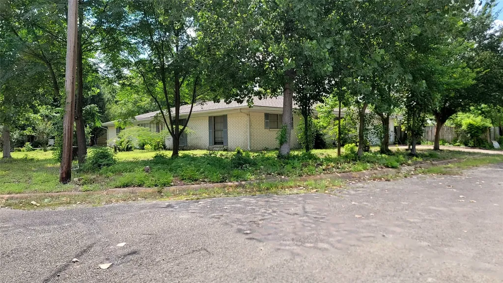 706 W Fourth Clarksville TX 75426