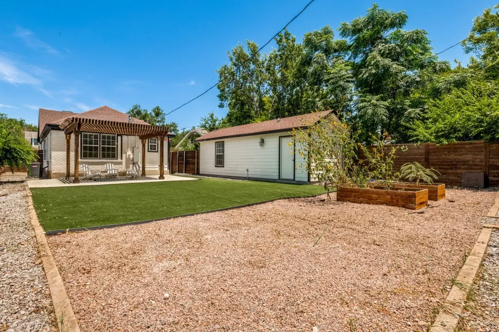2744 Catherine Street Dallas TX 75211