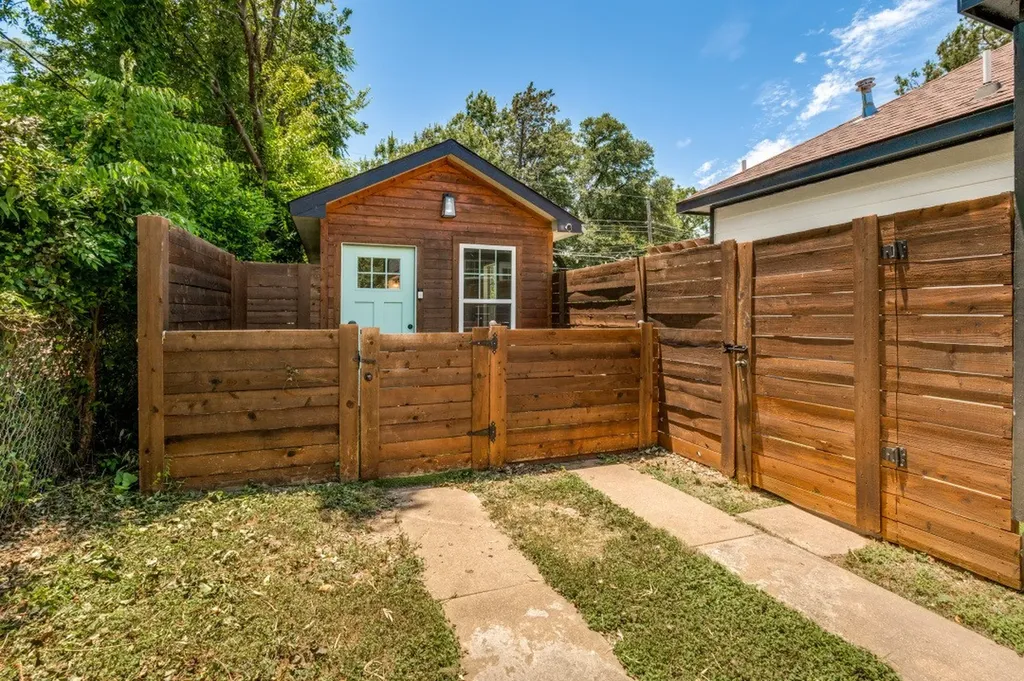 2744 Catherine Street Dallas TX 75211