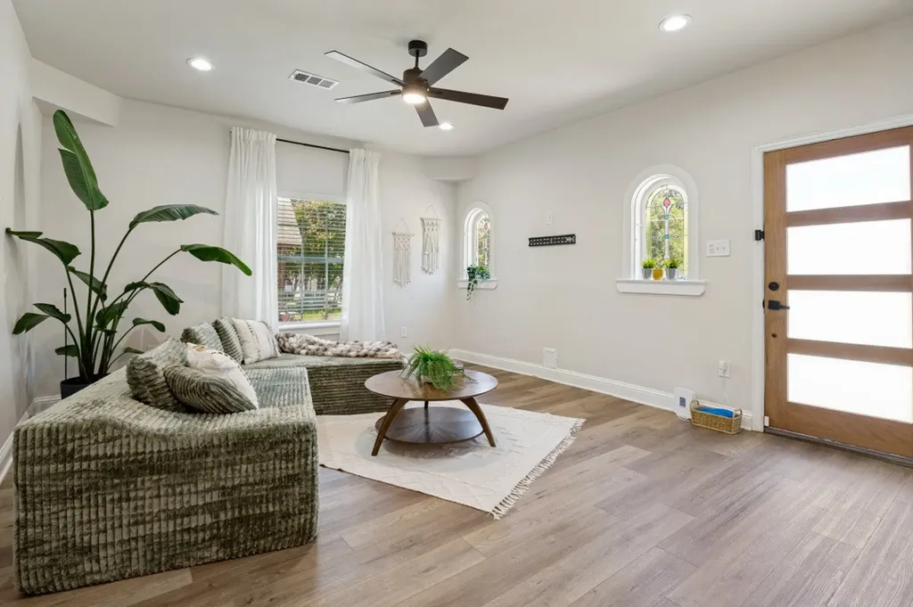 2744 Catherine Street Dallas TX 75211