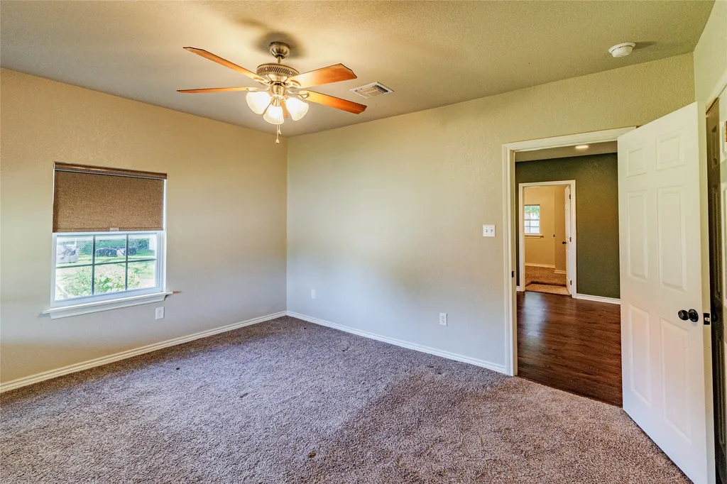 101 N Hubbard Street Alvord TX 76225
