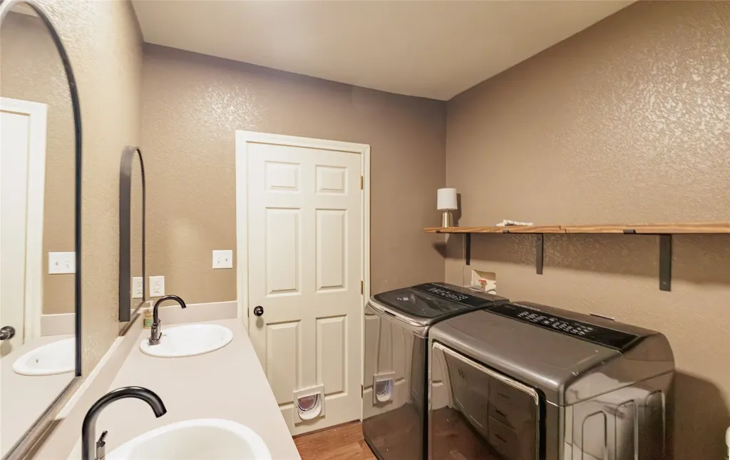 101 N Hubbard Street Alvord TX 76225