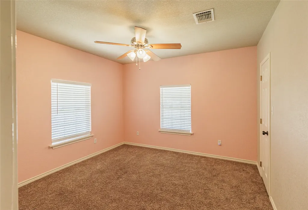 101 N Hubbard Street Alvord TX 76225
