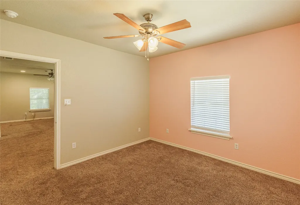 101 N Hubbard Street Alvord TX 76225