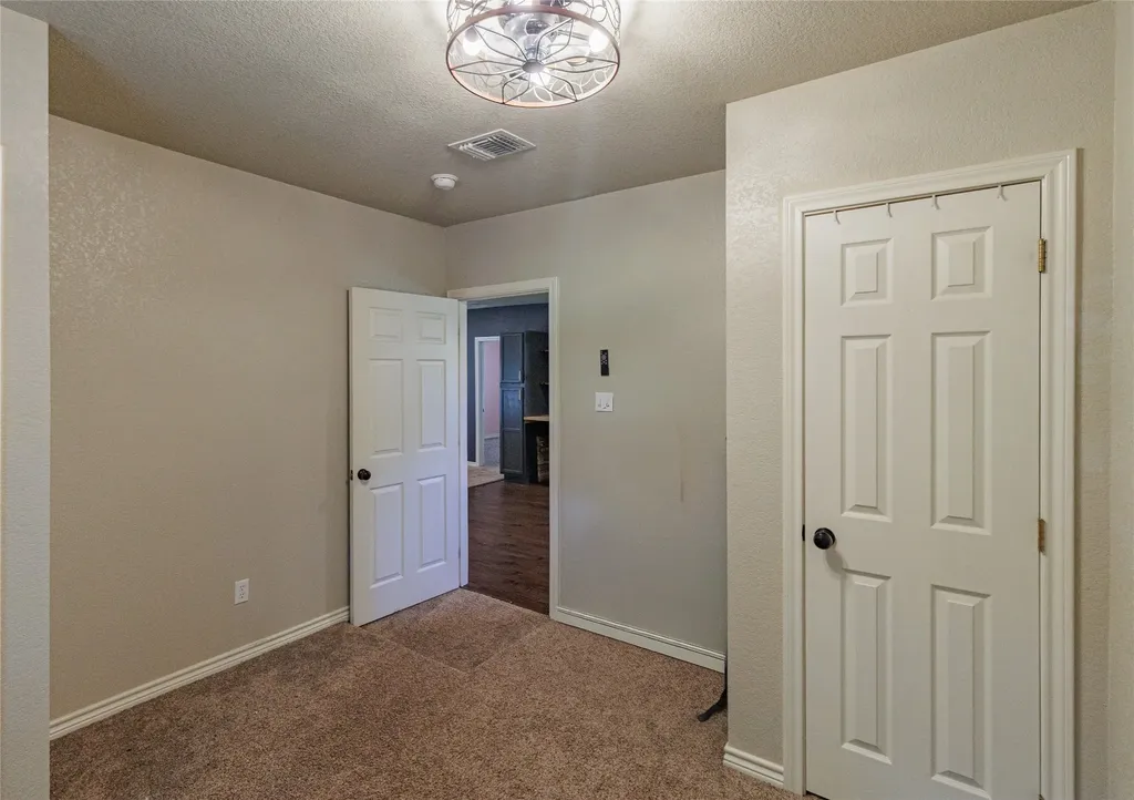 101 N Hubbard Street Alvord TX 76225