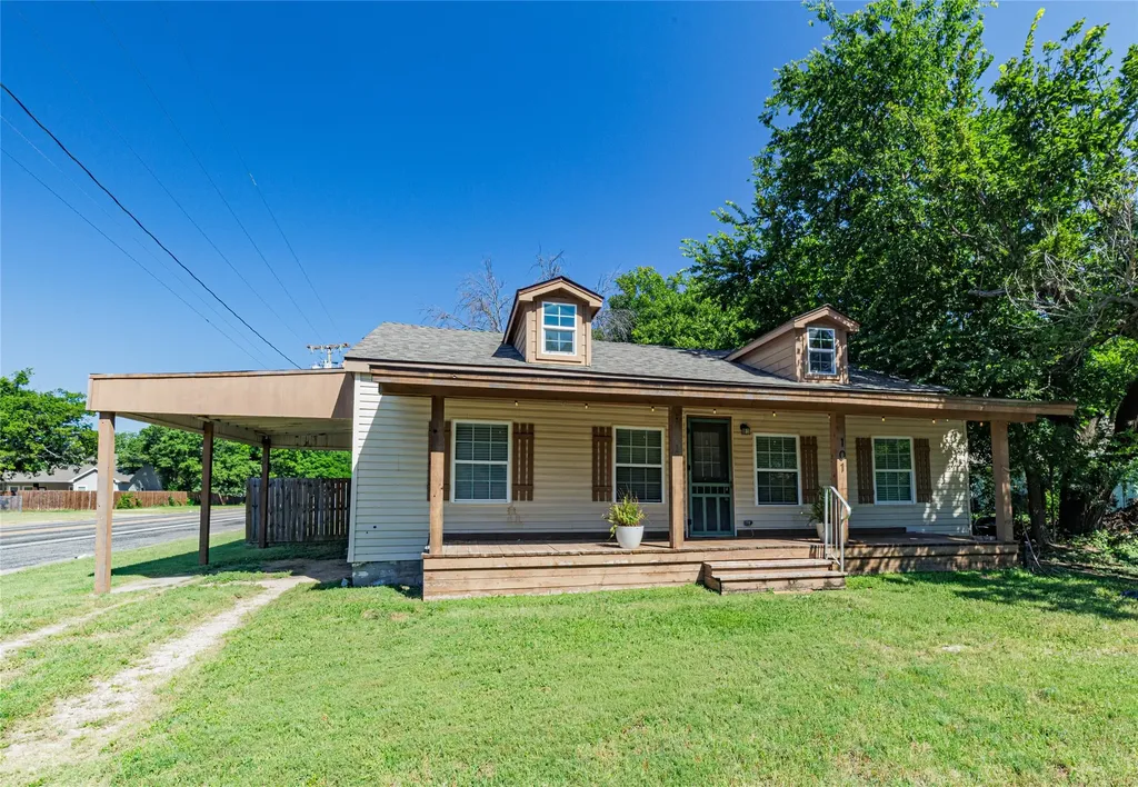 101 N Hubbard Street Alvord TX 76225