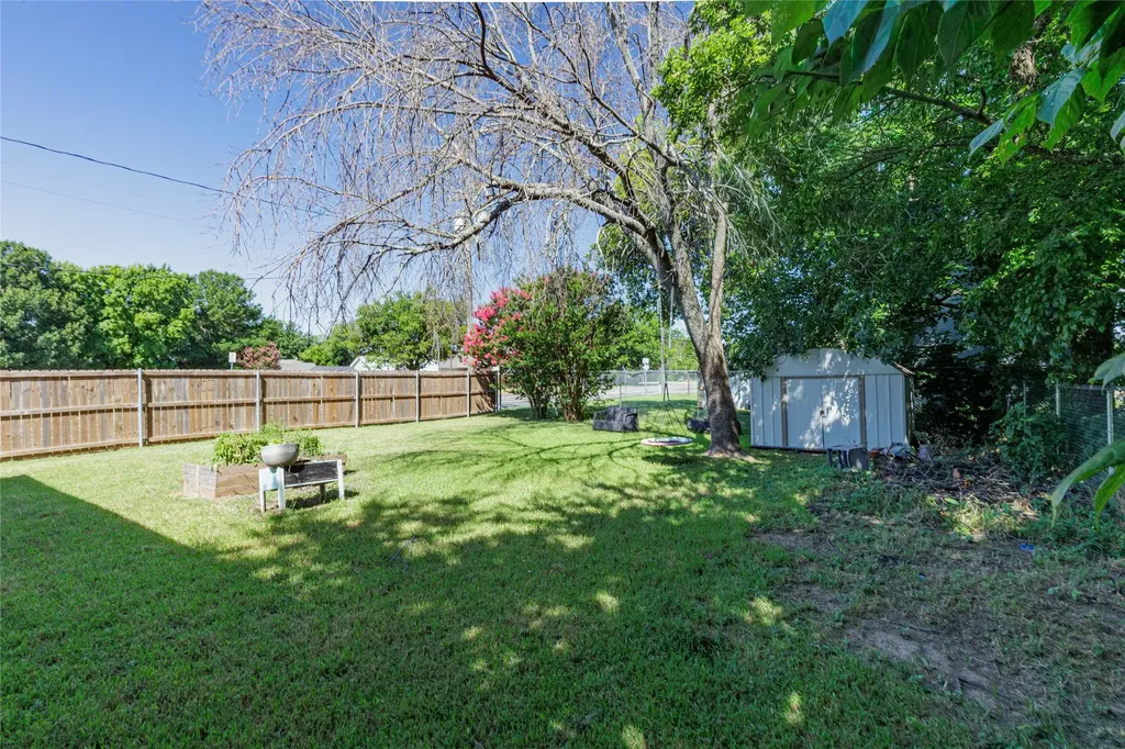 101 N Hubbard Street Alvord TX 76225