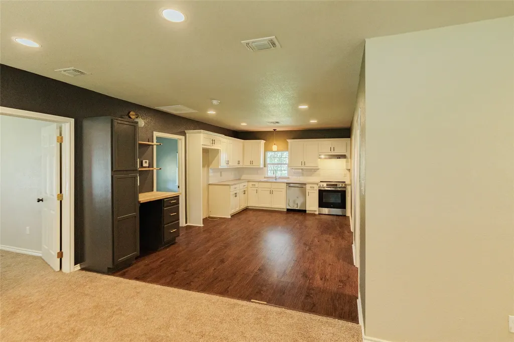 101 N Hubbard Street Alvord TX 76225