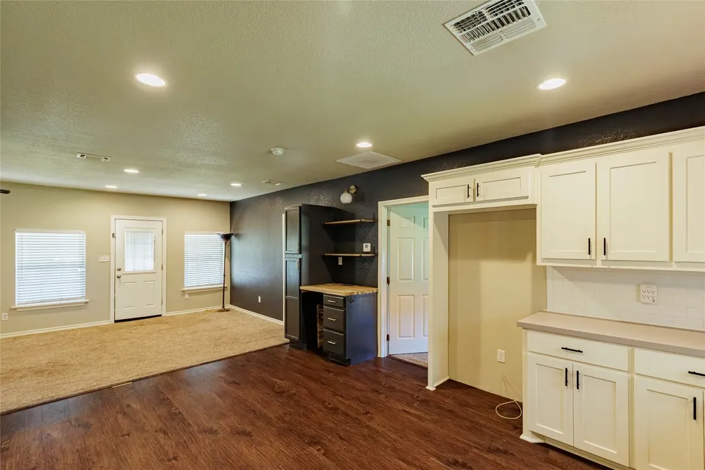 101 N Hubbard Street Alvord TX 76225