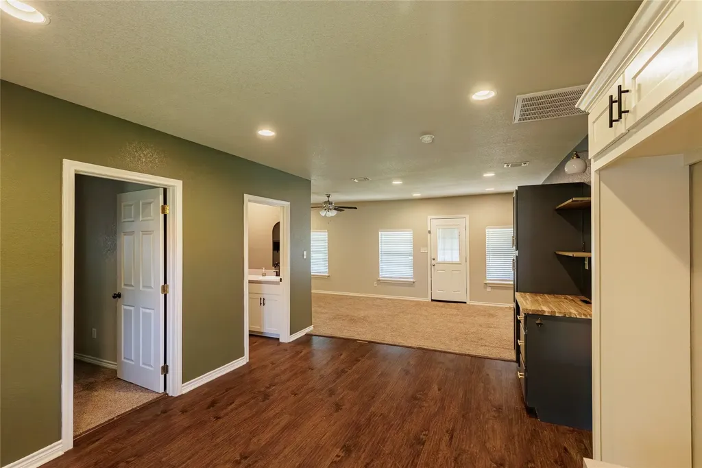 101 N Hubbard Street Alvord TX 76225