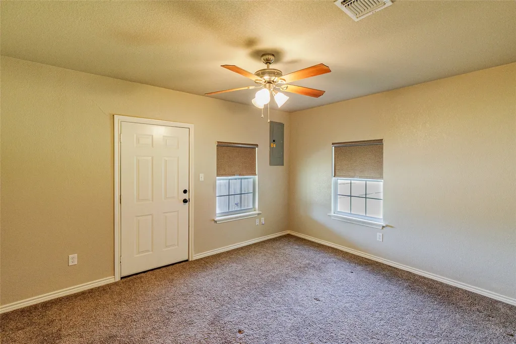 101 N Hubbard Street Alvord TX 76225
