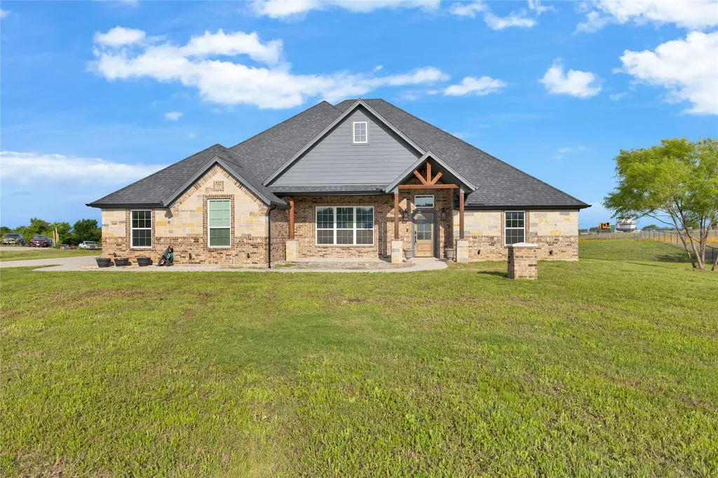 1040 Cloudy Court Weatherford TX 76085