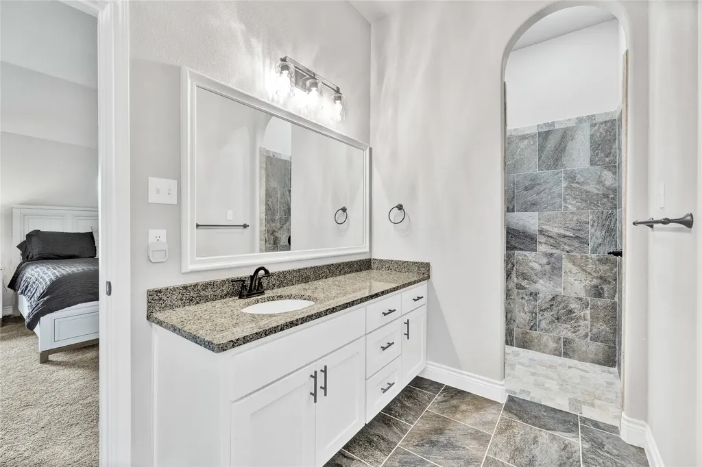 1040 Cloudy Court Weatherford TX 76085