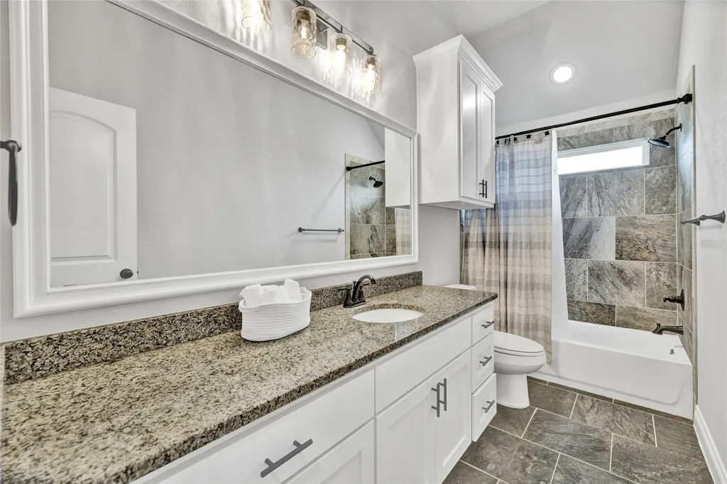 1040 Cloudy Court Weatherford TX 76085