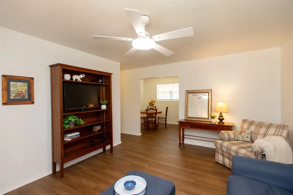 8400 Lady Bird Kemp TX 75143
