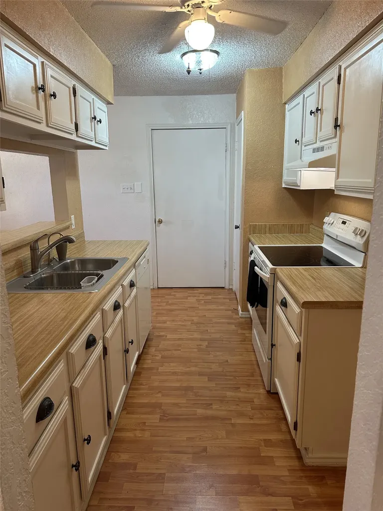 800 Pine Mountain Drive Burleson TX 76028
