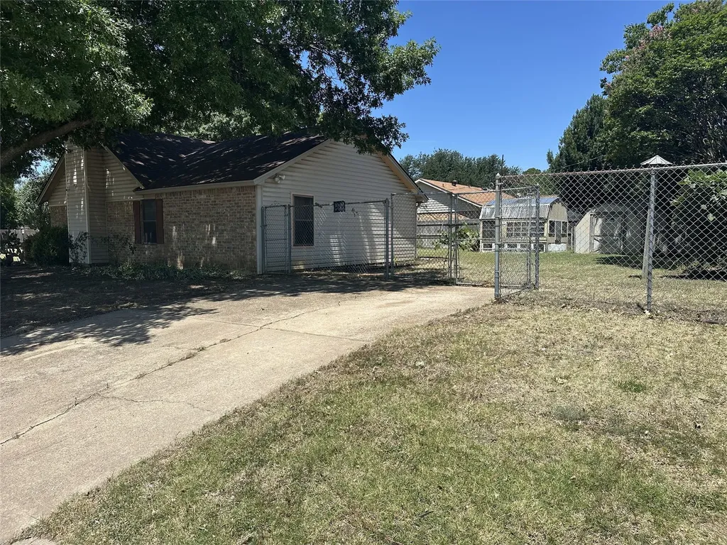 800 Pine Mountain Drive Burleson TX 76028