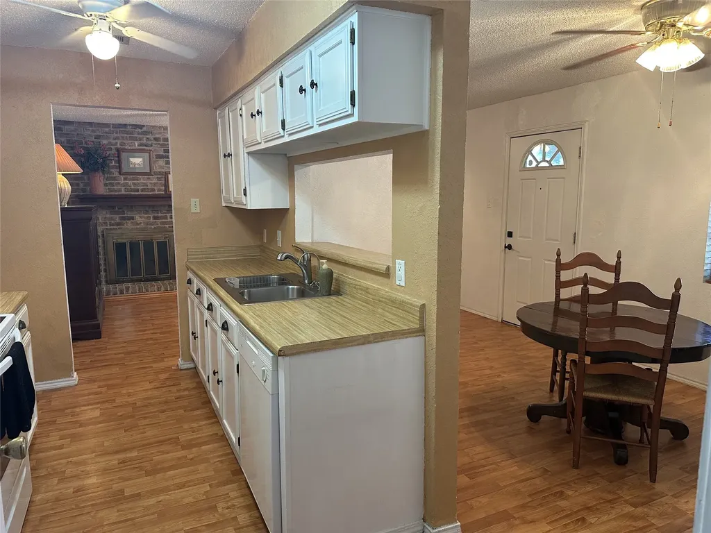 800 Pine Mountain Drive Burleson TX 76028