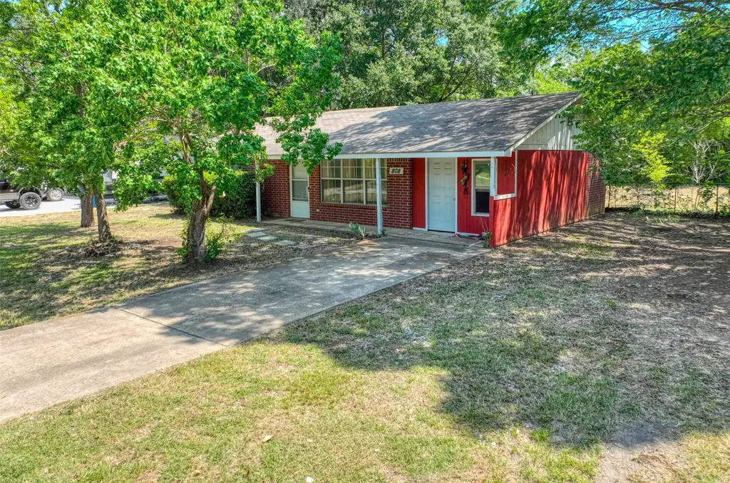 808 N Wright Avenue Kerens TX 75144