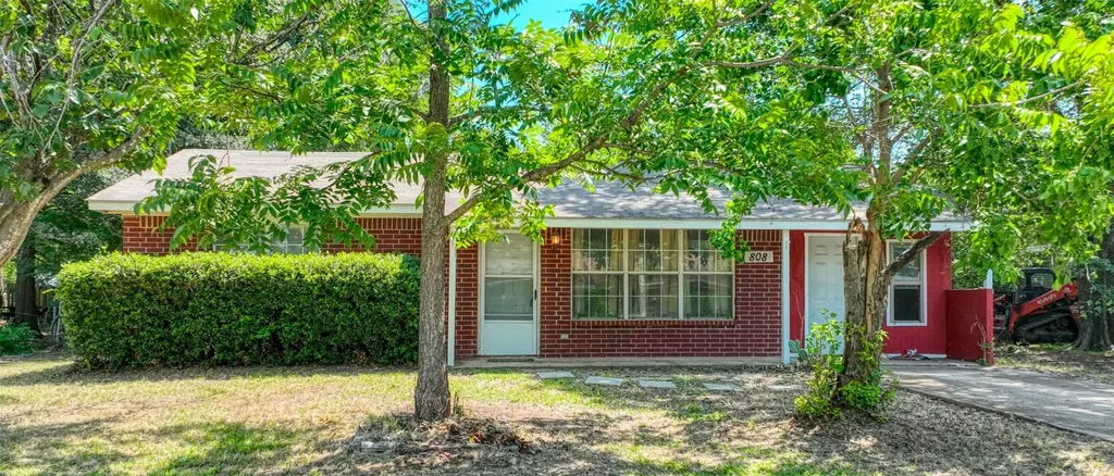 808 N Wright Avenue Kerens TX 75144