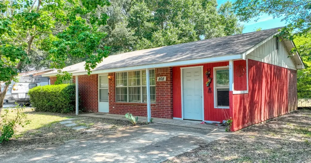 808 N Wright Avenue Kerens TX 75144