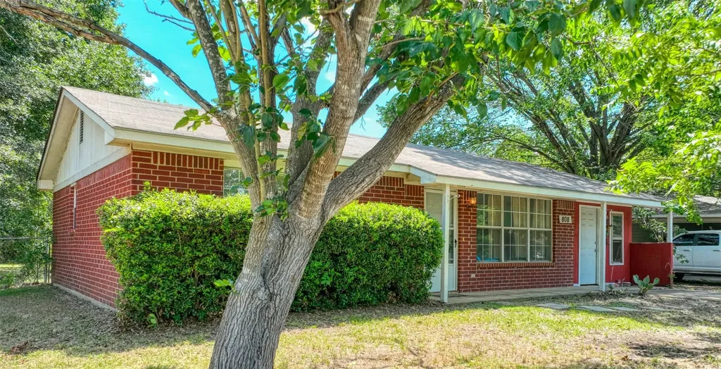 808 N Wright Avenue Kerens TX 75144