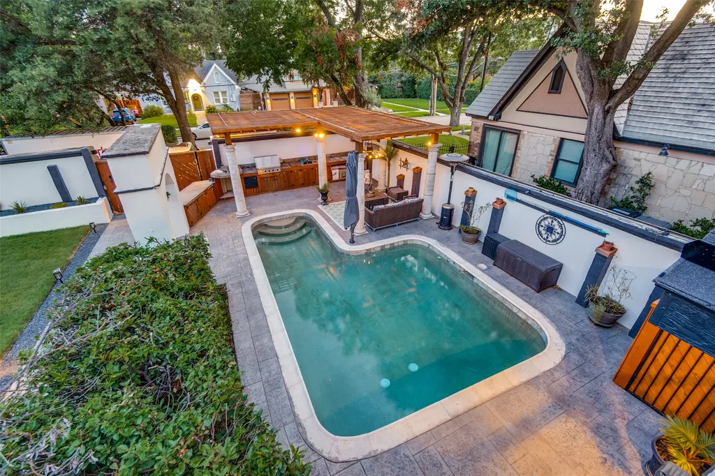 5318 Denton Drive Dallas TX 75235