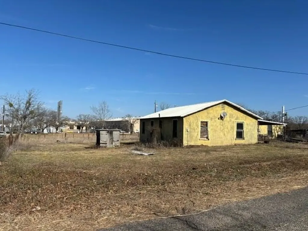 501 E 19th Street Cisco TX 76437