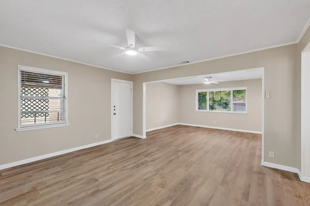 1016 Sproles Drive Benbrook TX 76126