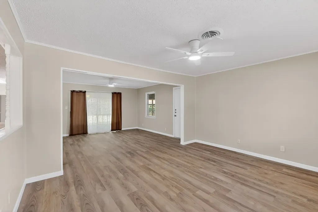 1016 Sproles Drive Benbrook TX 76126