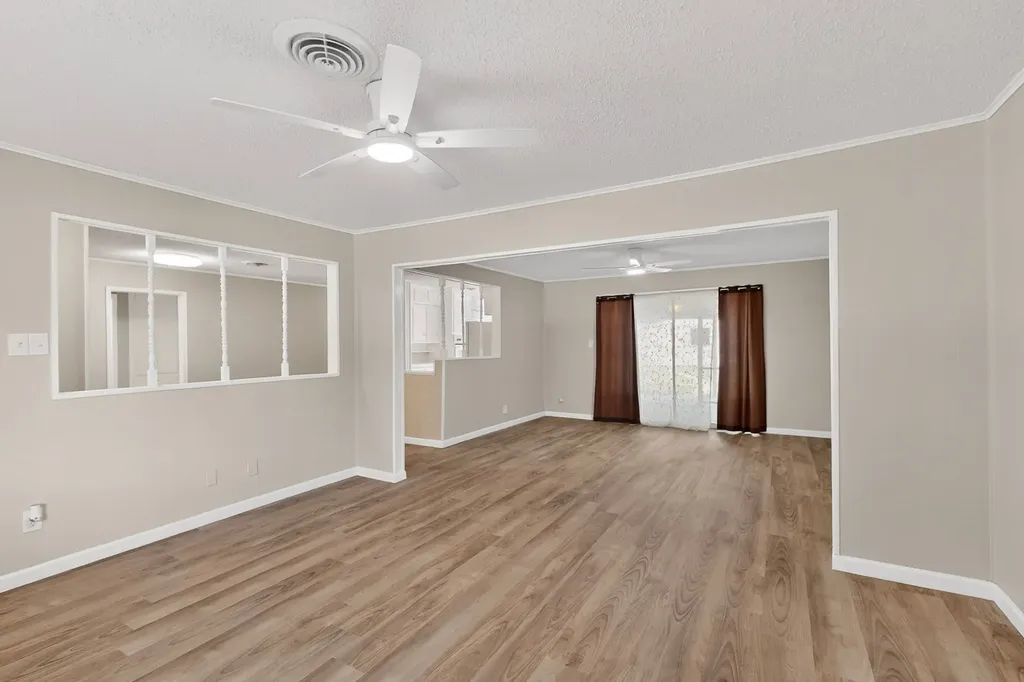 1016 Sproles Drive Benbrook TX 76126