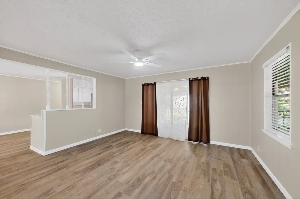 1016 Sproles Drive Benbrook TX 76126