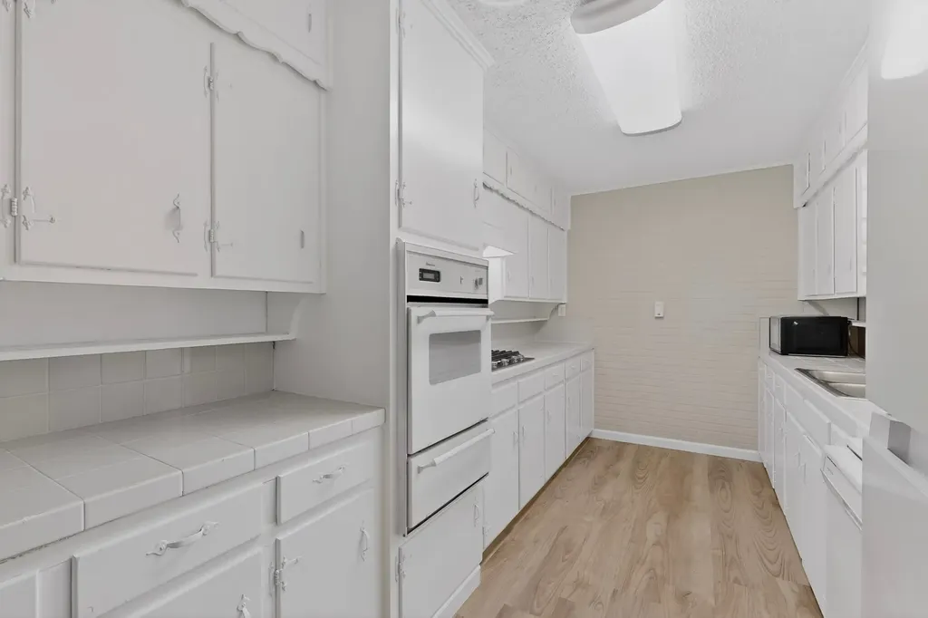 1016 Sproles Drive Benbrook TX 76126