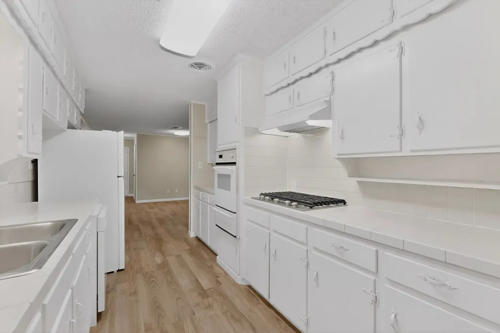 1016 Sproles Drive Benbrook TX 76126