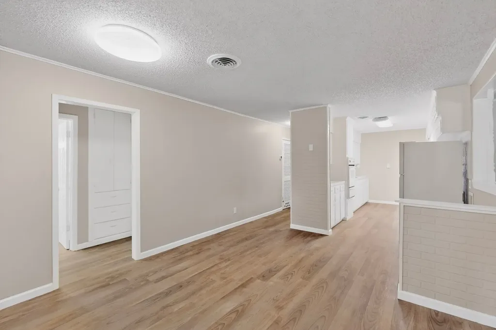 1016 Sproles Drive Benbrook TX 76126