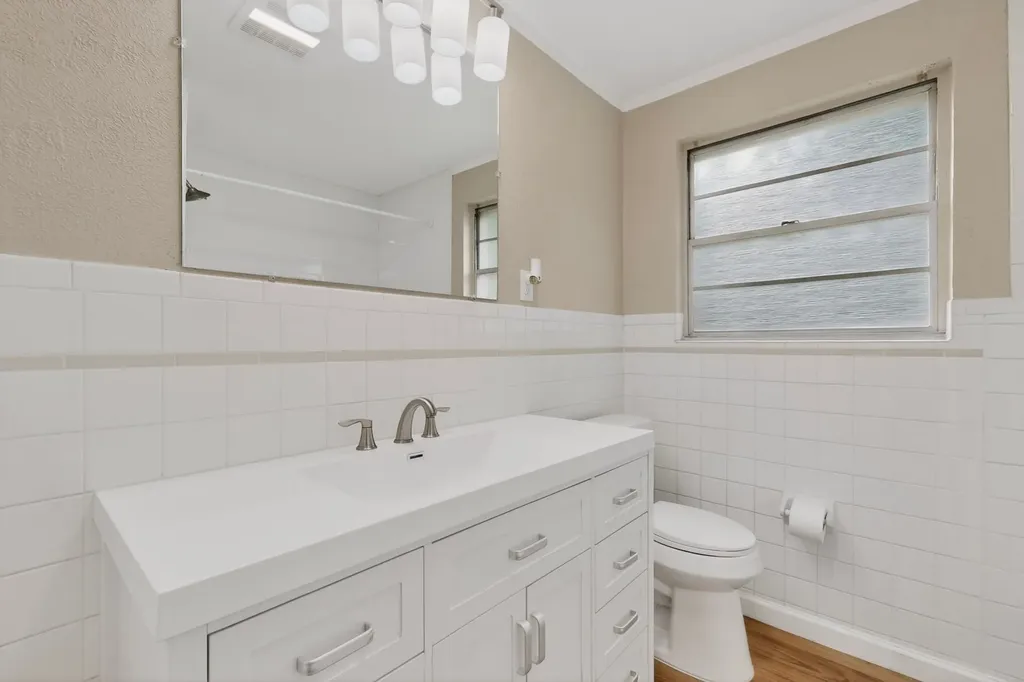 1016 Sproles Drive Benbrook TX 76126