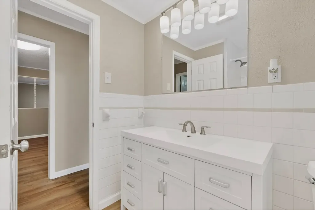 1016 Sproles Drive Benbrook TX 76126