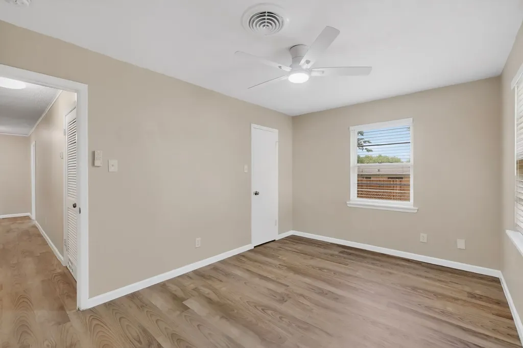 1016 Sproles Drive Benbrook TX 76126