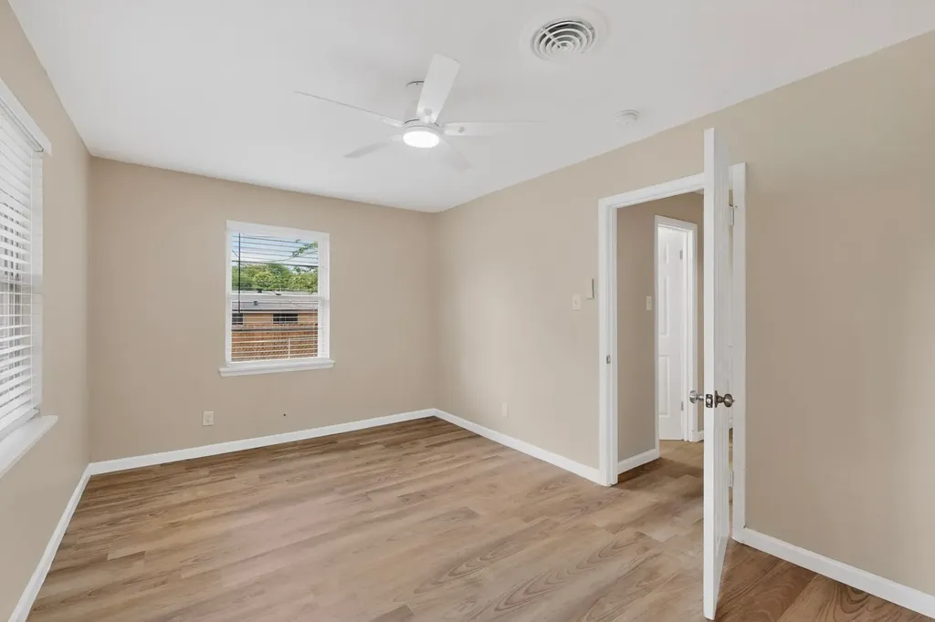 1016 Sproles Drive Benbrook TX 76126