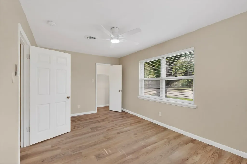 1016 Sproles Drive Benbrook TX 76126