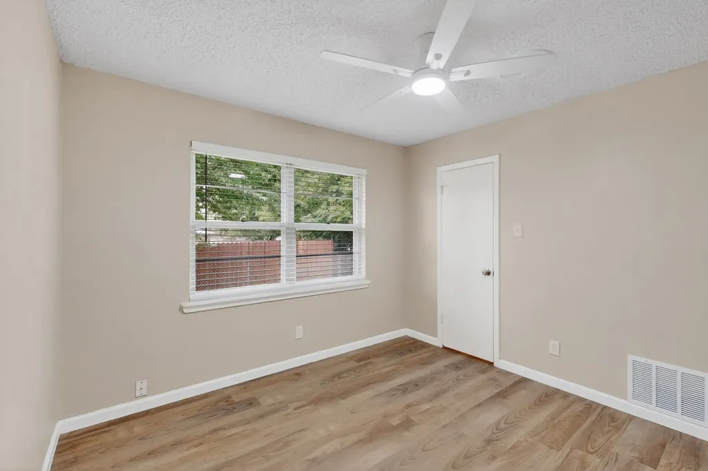 1016 Sproles Drive Benbrook TX 76126