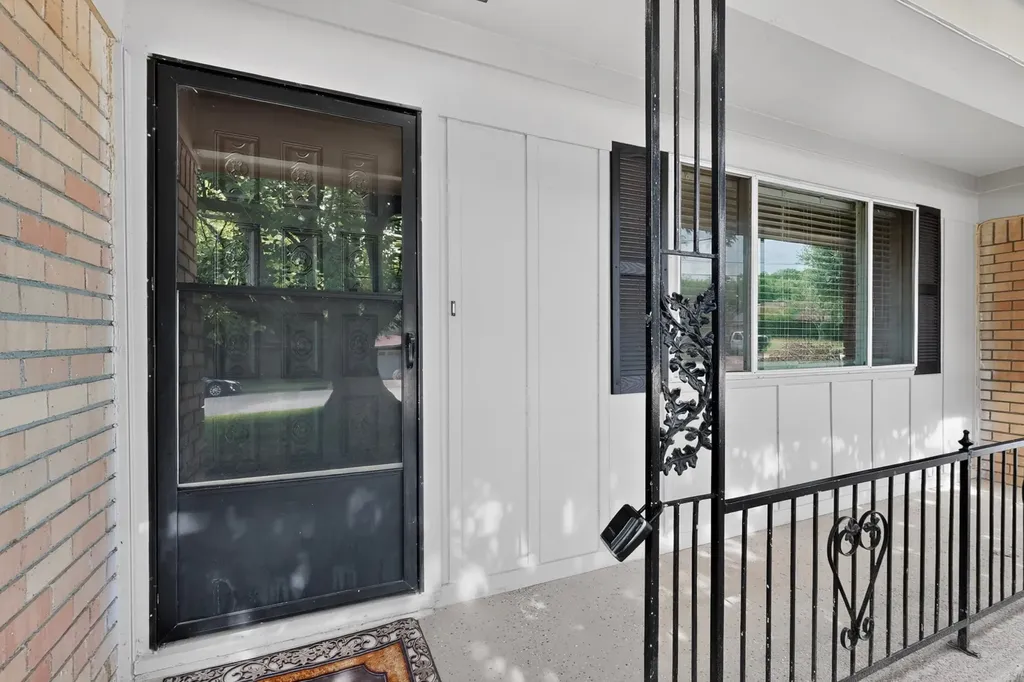 1016 Sproles Drive Benbrook TX 76126